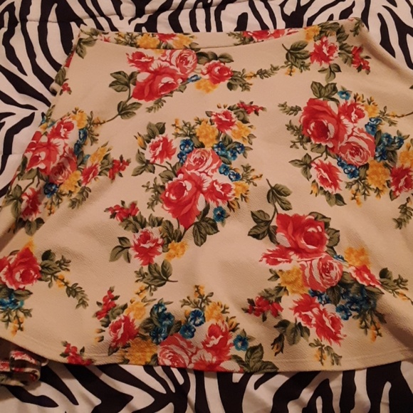 FLORAL DRESS - Picture 2 of 3